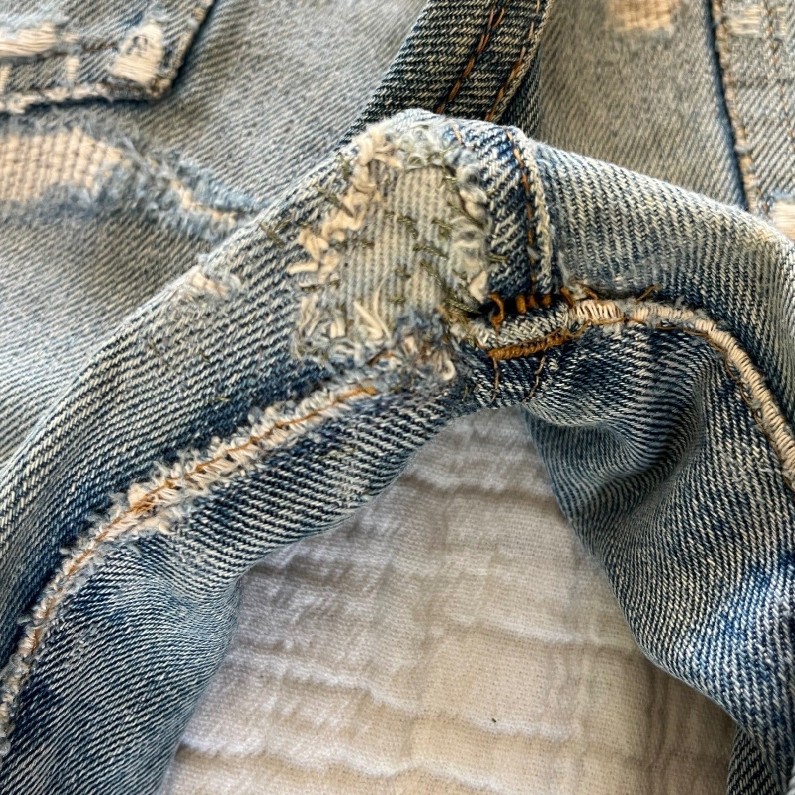 Vintage distressed Levi’s 501 Jeans 28×31