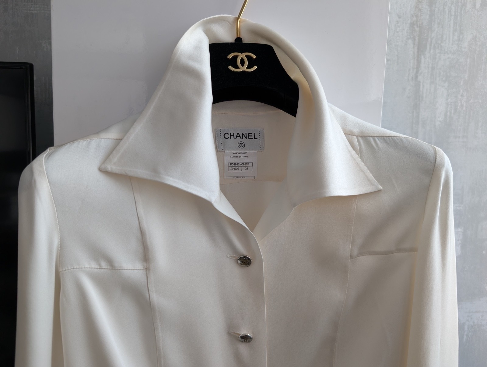 Chanel CC Logo Button Up Women’s Ivory Silk Blouse Top Collared Shirt Sz 38 S