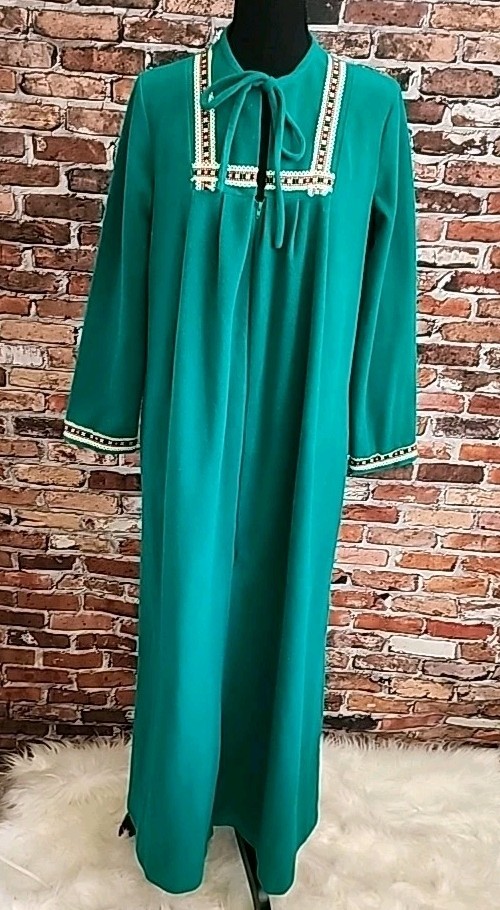 Vintage Montgomery Wards House Coat Robe Fleece 100% Dacron Polyester Green 70s