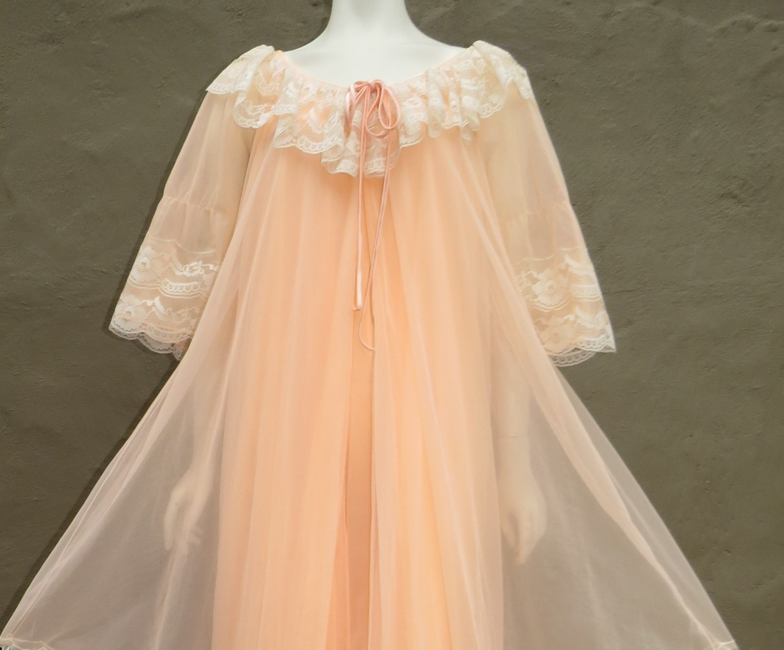 Vtg INTIME Bright Pink Coral Sheer Chiffon Peignoir Robe Nightgown RUFFLES L