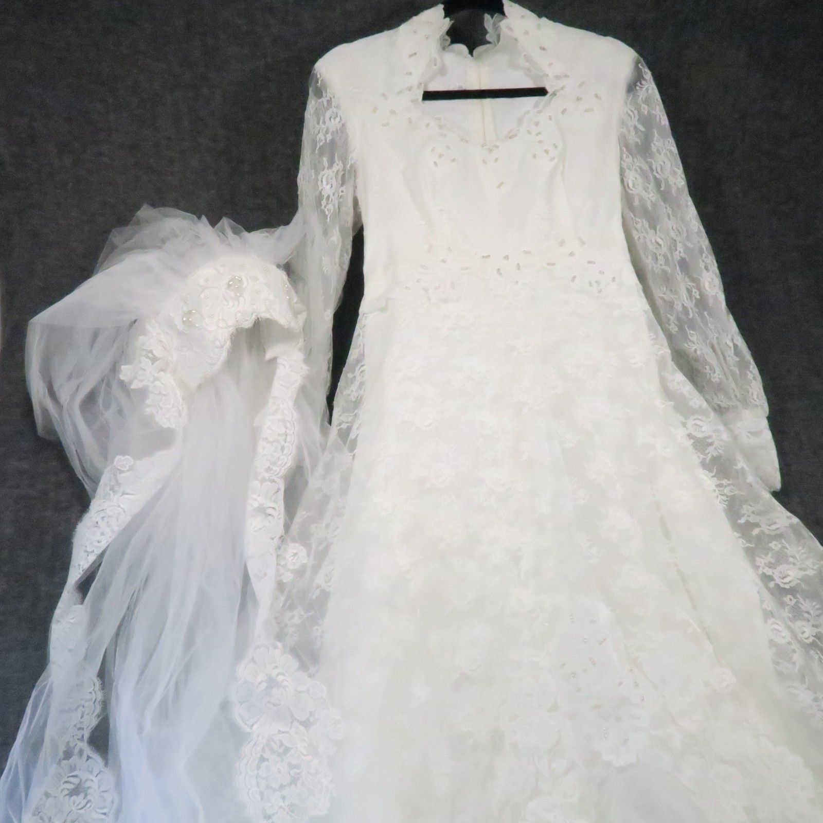 Vtg 60s 70s Lace Long Sleeve Wedding Dress XS/S Beaded Bridal Gown Veil ILGWU