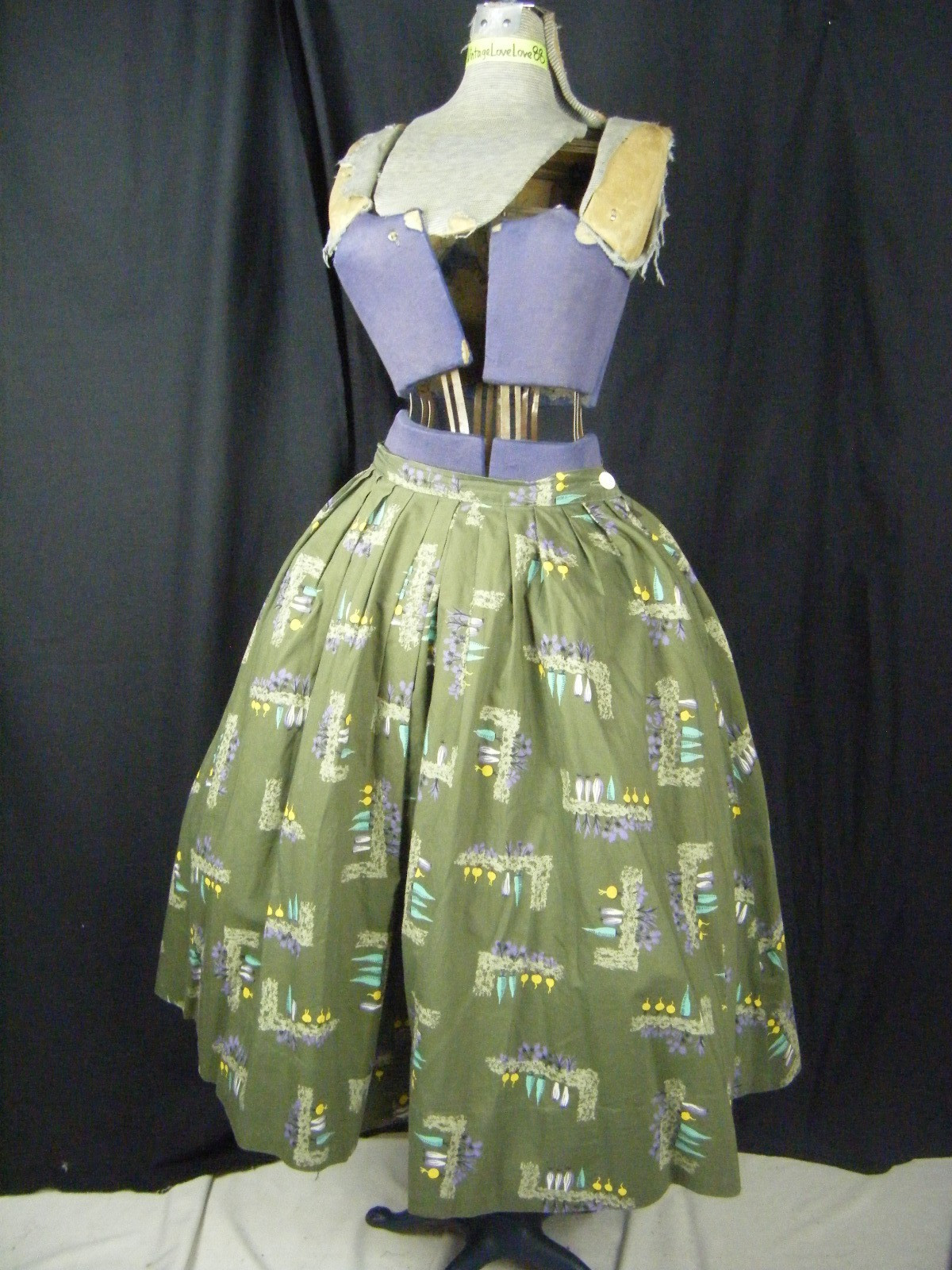 Vtg 50-60s Rare Olive Green Floral Novelty Printed Circle Skirt-Waist 25.5″