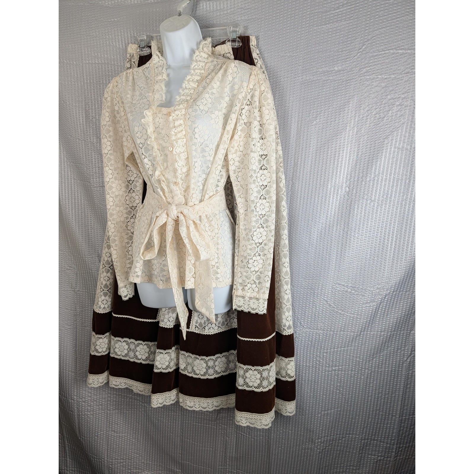Carefree Fashions Scottsdale Vintage 70s Lace Top Velvet Skirt Set Womens L