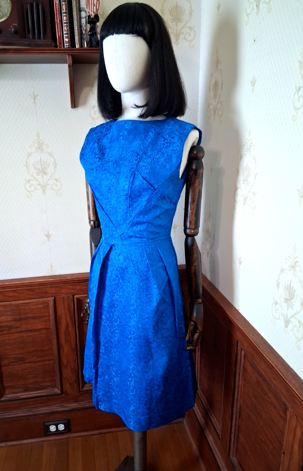 Vintage 1950s/1960s Mid-century Blue Rose Brocade Wiggle Cocktail Dress