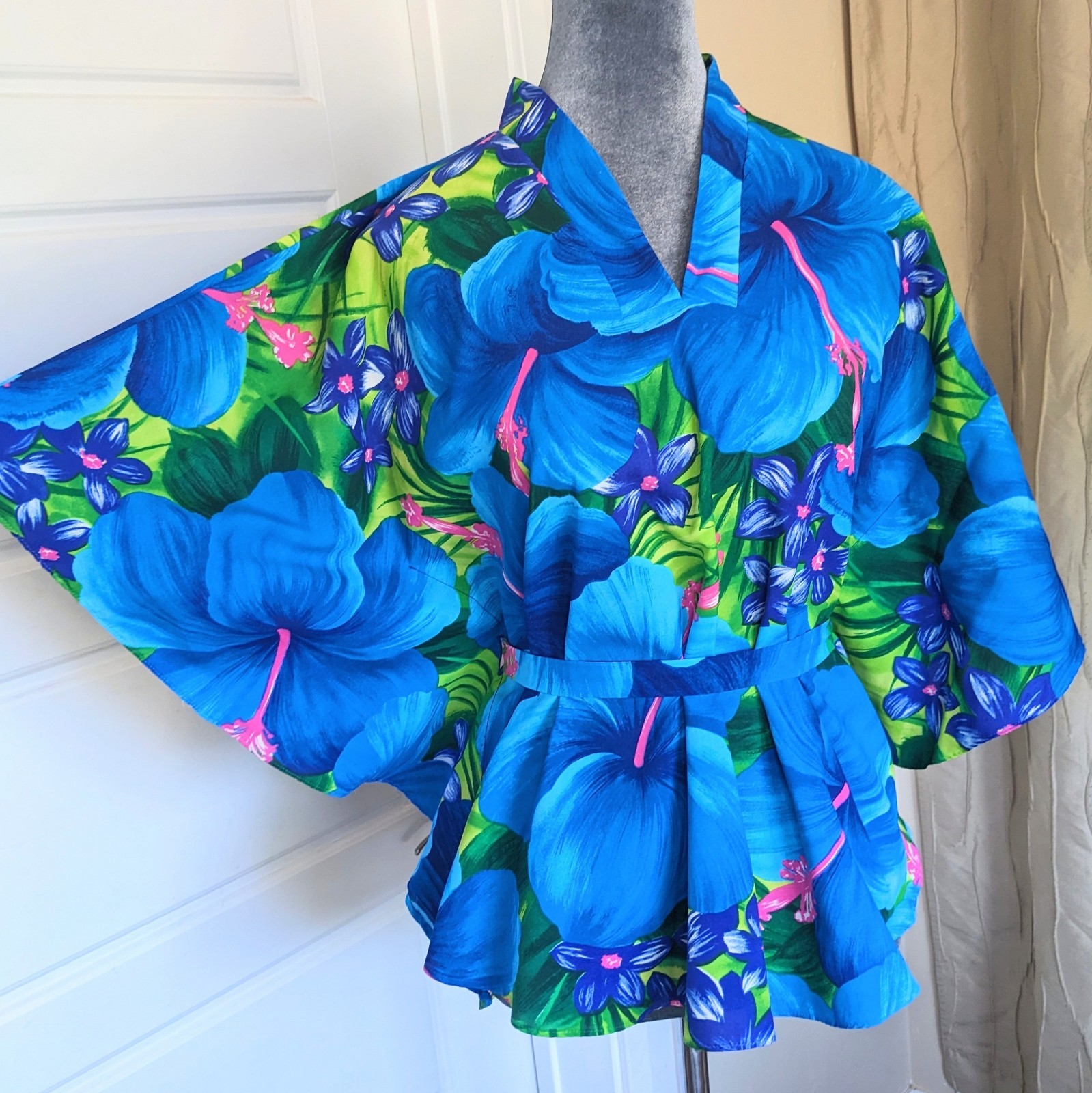 Vintage 70s Pomare Hawaii Belted Kimono Caftan Top L Blue Neon Hibiscus Floral