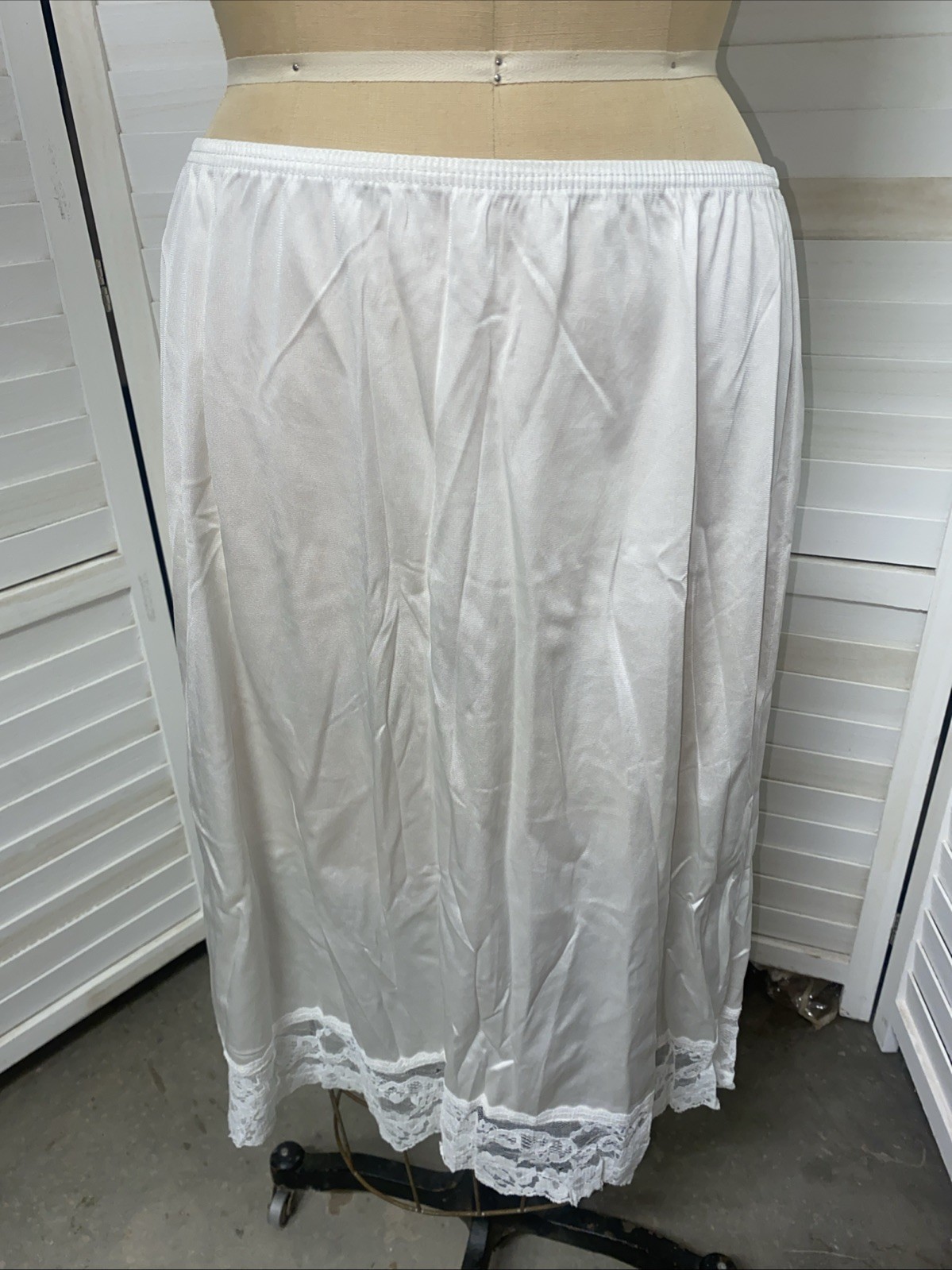 80s 90s Vassarette Half Slip Women’s X-Large 26″ Lace Trim Nylon USA Made