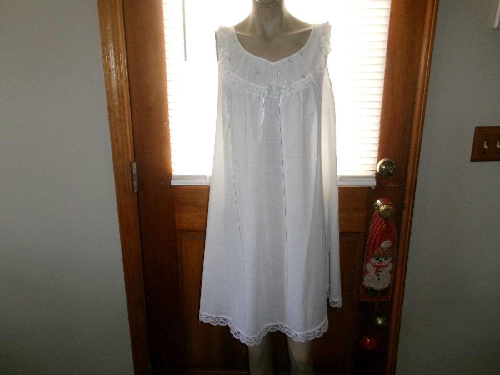 Vintage nightgown~ Sweet Nightie~ Embroidered blue Rosebuds~ Lace Shadowline Sm