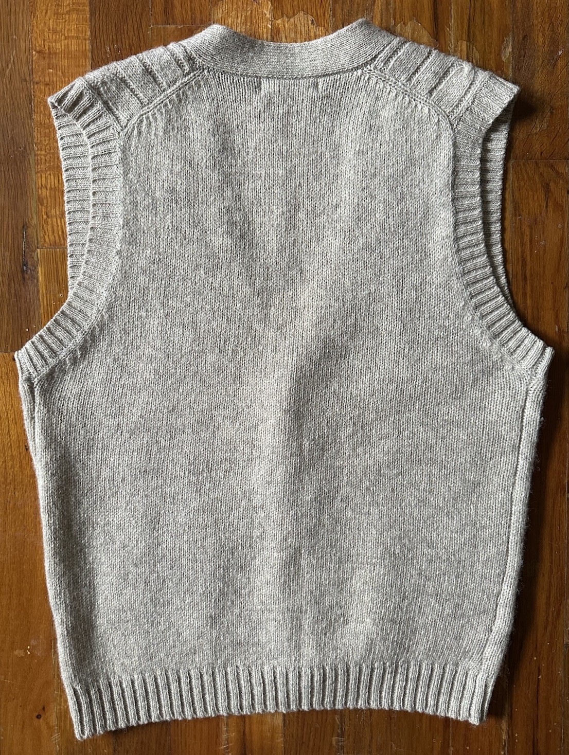 THANE 100% Shetland Wool Cable Knit Vest Oatmeal Beige Grandpa Core Vintage M