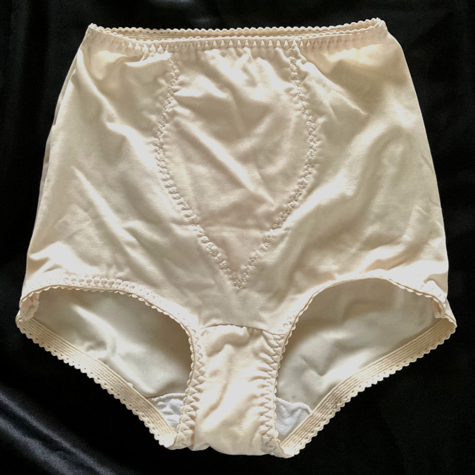 Pantie Style Girdle Shiny Silky Ivory Satin Nylon Spandex Hanes Her Way Sz. M