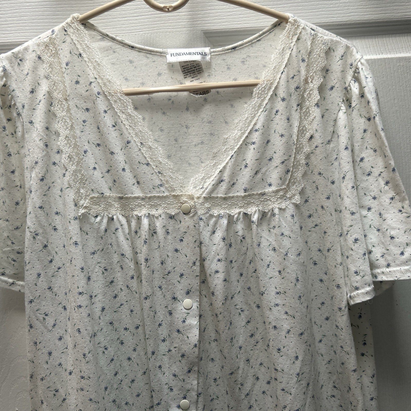 FUNDAMENTALS SEARS SIZE MEDIUM Snap Front Robe