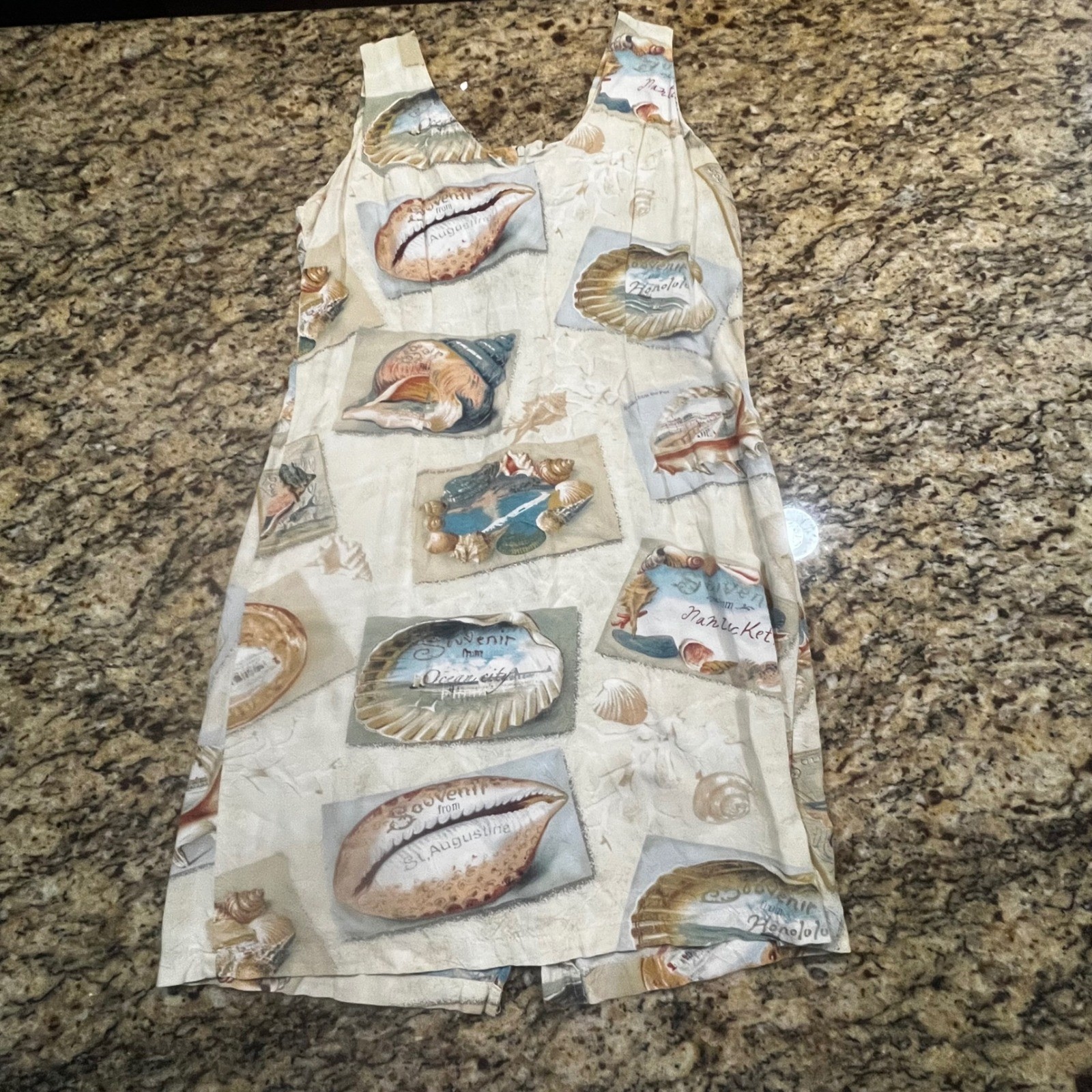 Vintage Jams World Souvenir Shell Print Rayon Shift Dress Womens Medium Tan