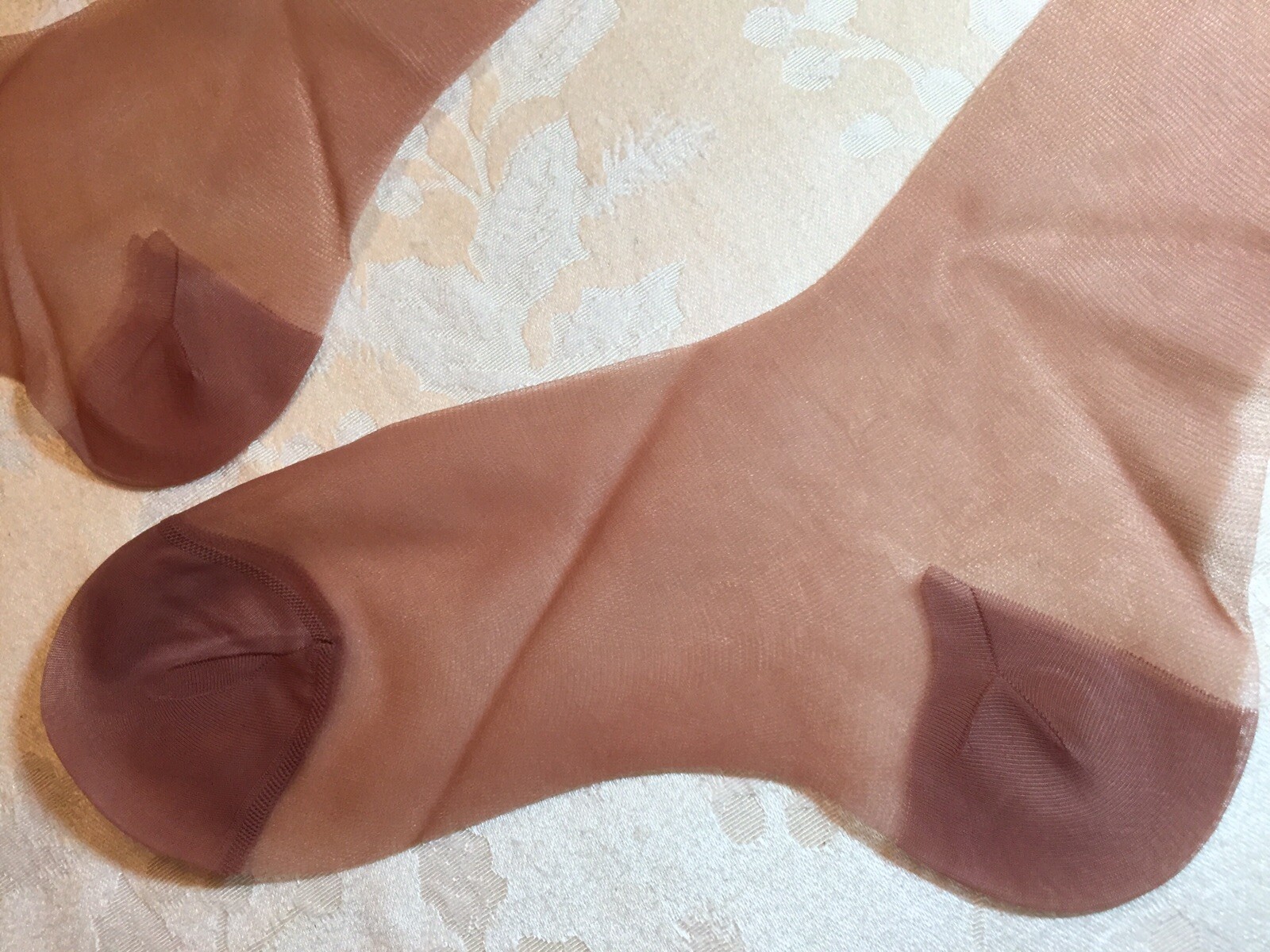 6 PAIR’S VINTAGE 15 DEN FLAT KNIT RHT HIGHLIGHT NYLON STOCKINGS 8 1/2 X 26 1/2”