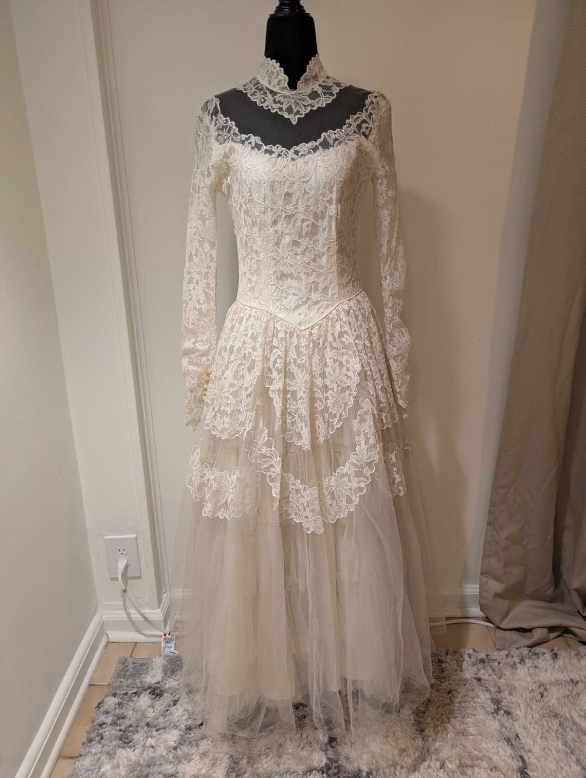 Vintage 1950s Unbranded Ivory Lace Wedding Dress Tulle Satin Basque Waist