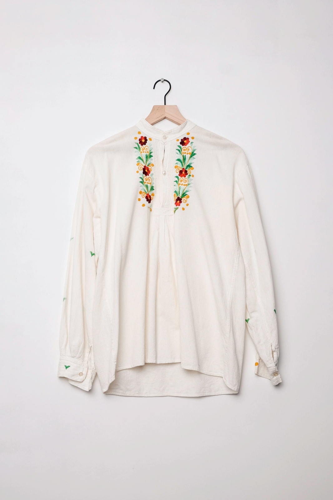 Vintage Floral Hand Embroidered White Gauzy Poet Blouse US 8 M, 70’s