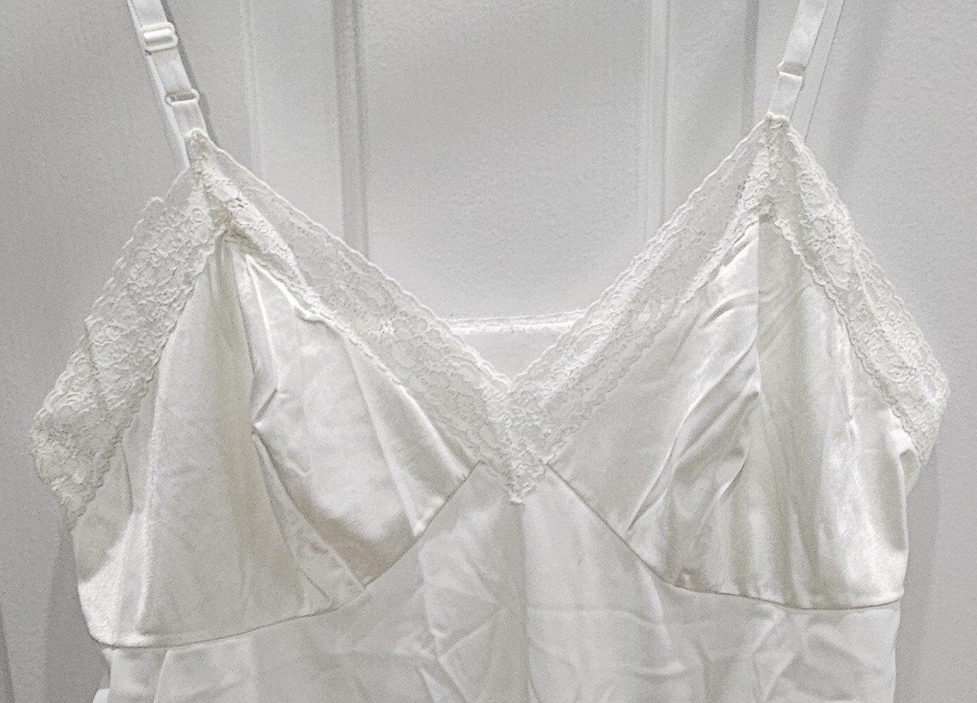 Vintage Vanity Fair White 36 Full Slip Nightgown 1950’s Nylon Machine Washable