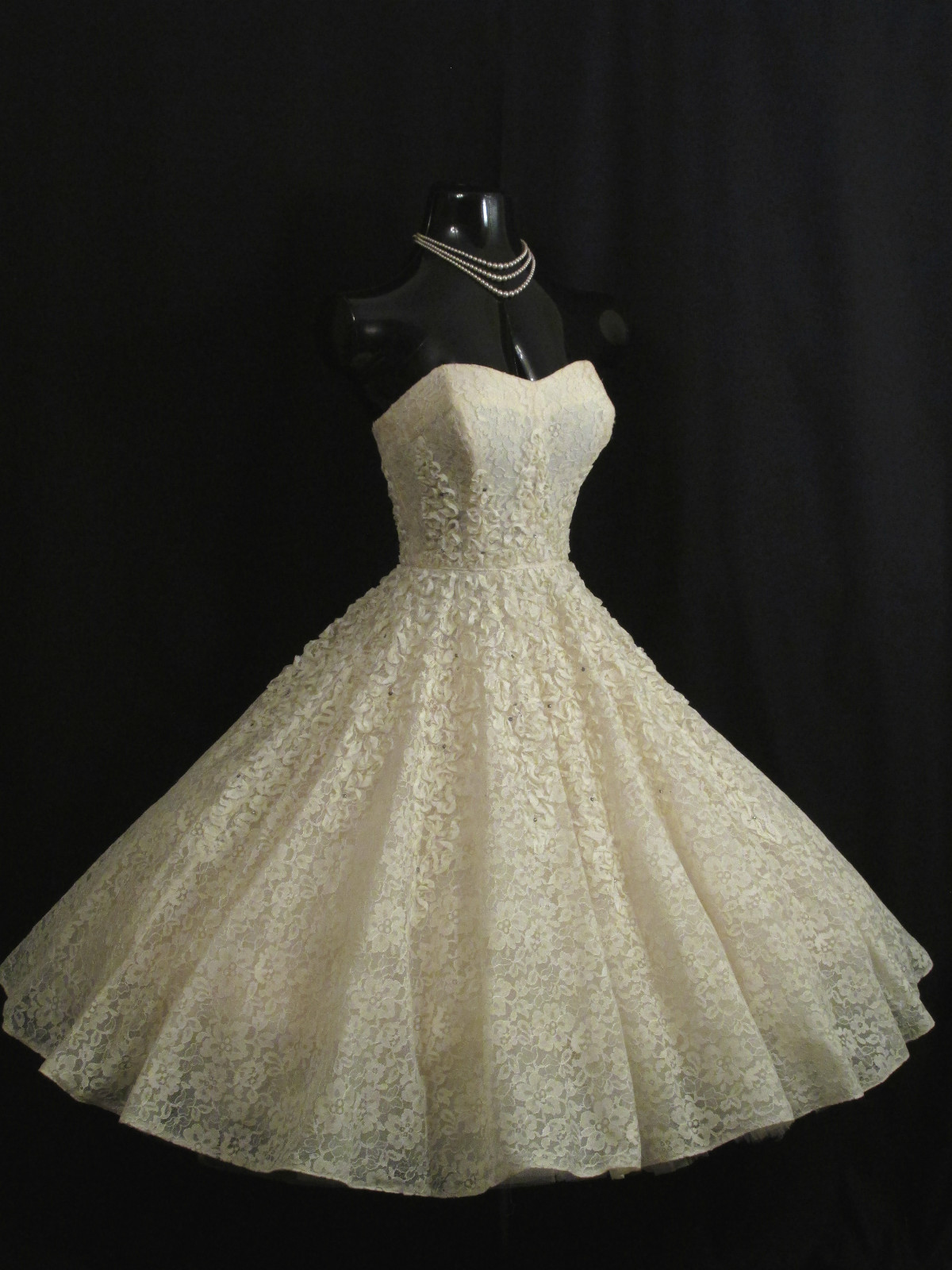 SALE Vintage 1950’s 50s STRAPLESS Ivory Lace Ribbon Prom Party Wedding Dress