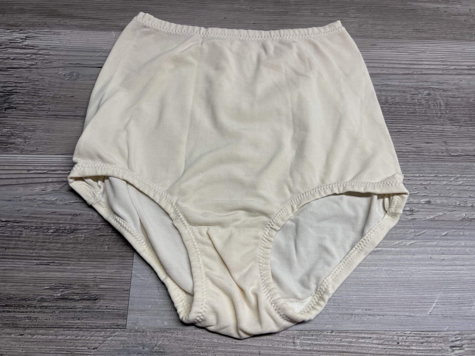 Vintage Exquisite Form High Waist Granny Panties Brief NWT Nylon Sz 4-5 Cream #W