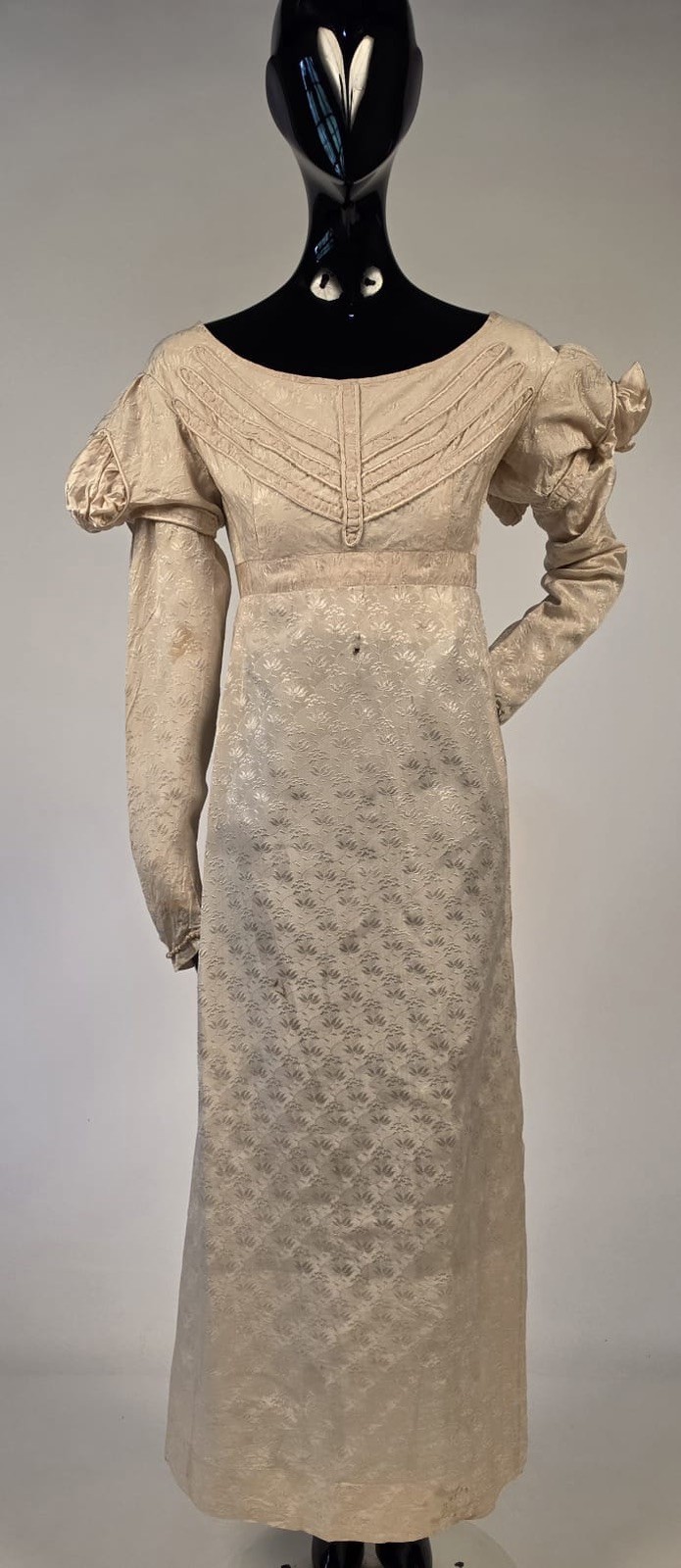 REGENCY 1815 FIGURED SILK EVENING DRESS W FAN PIPE FRONT + PUFF SLEEVES