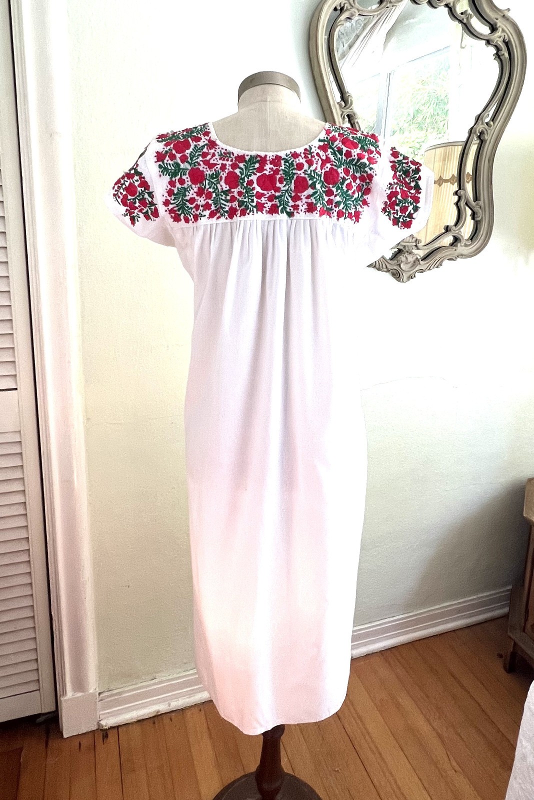 Beautiful Vintage Oaxacan White Dress Red Green Embroidery Med Mexican Boho