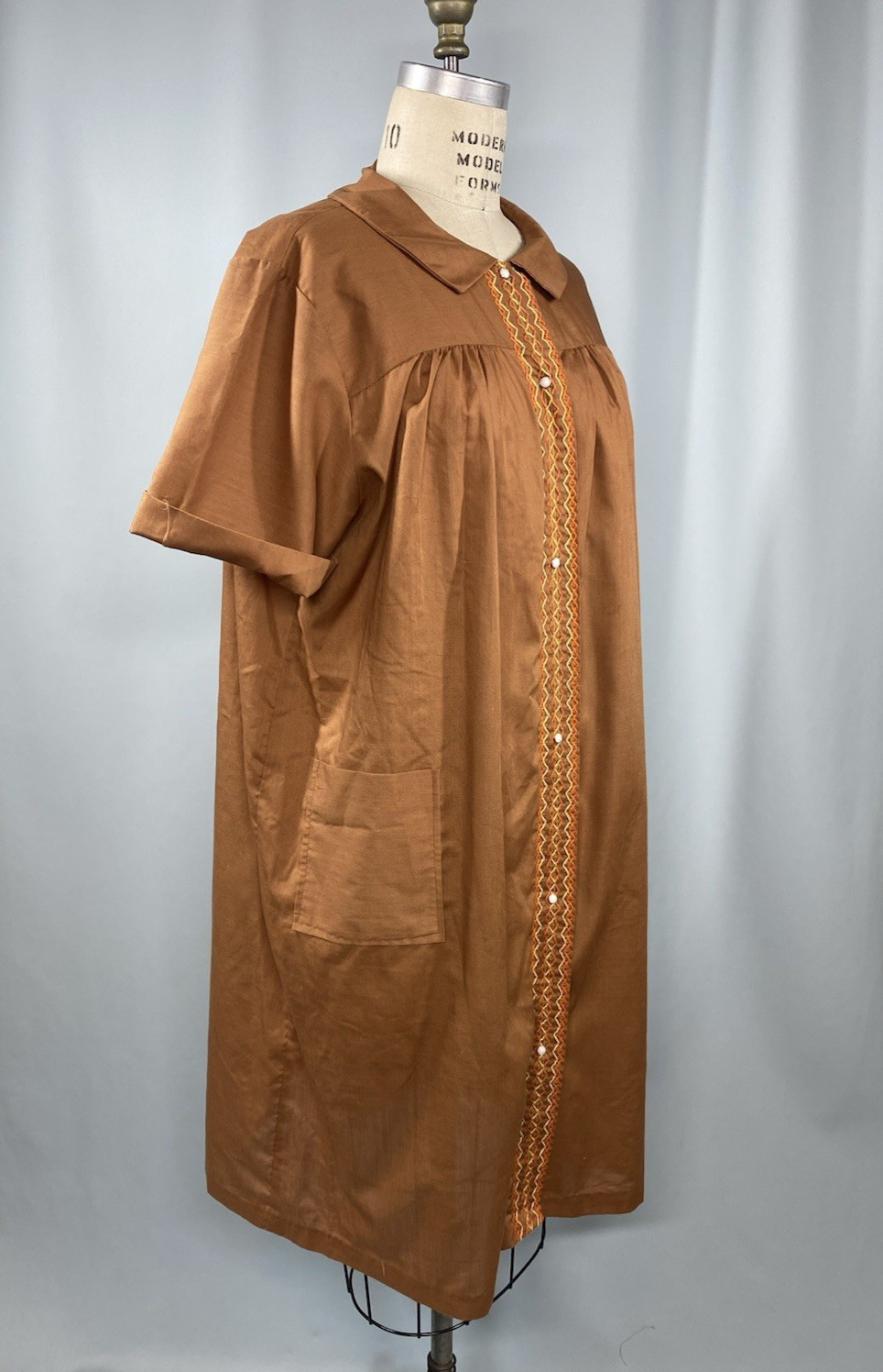 Vintage Nightgown SIZE MEDIUM brown tan orange 60s 70s classic house dress robe