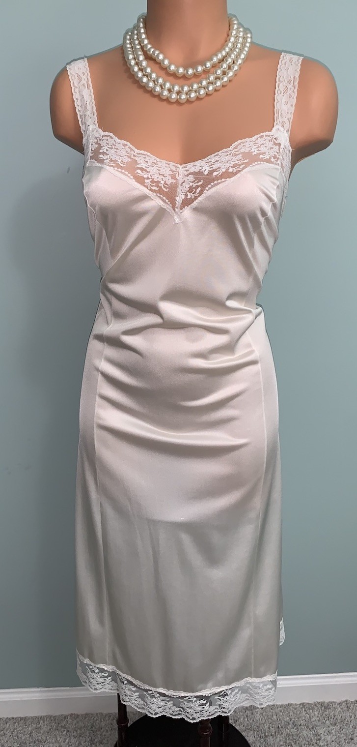 Vtg Shiny Silky Nylon Full Slip Nightgown Vanity Fair Boudoir 40 42 Ivory