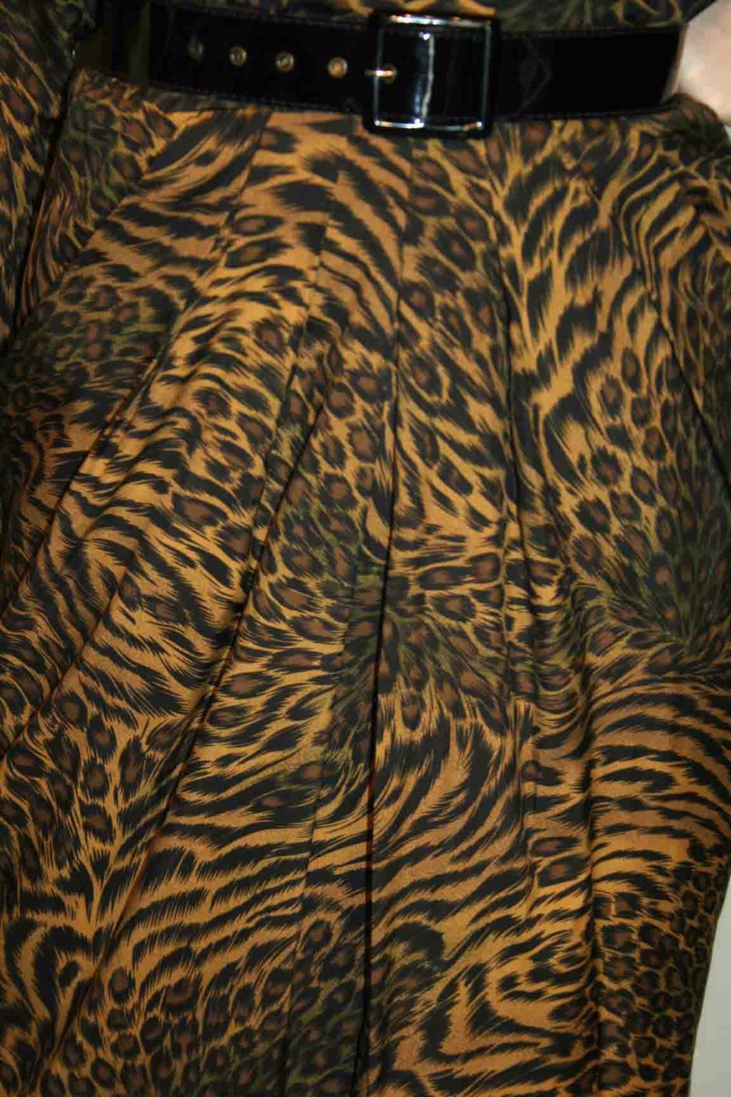 M Animal Print Vtg 80s Dress Leslie Fay Black Brown Camel Black Wide to Slim Slv
