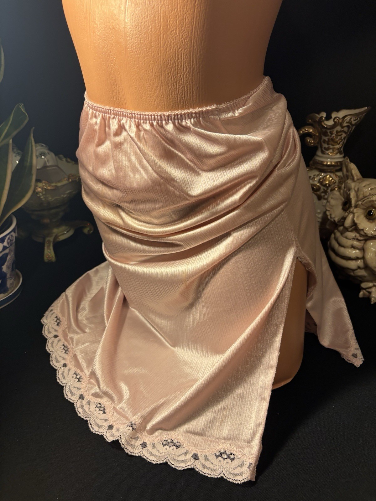 Vtg SILKY NYLON SOFT SHINY PINK NIGHTIE FRILLY LACE HALF SLIP