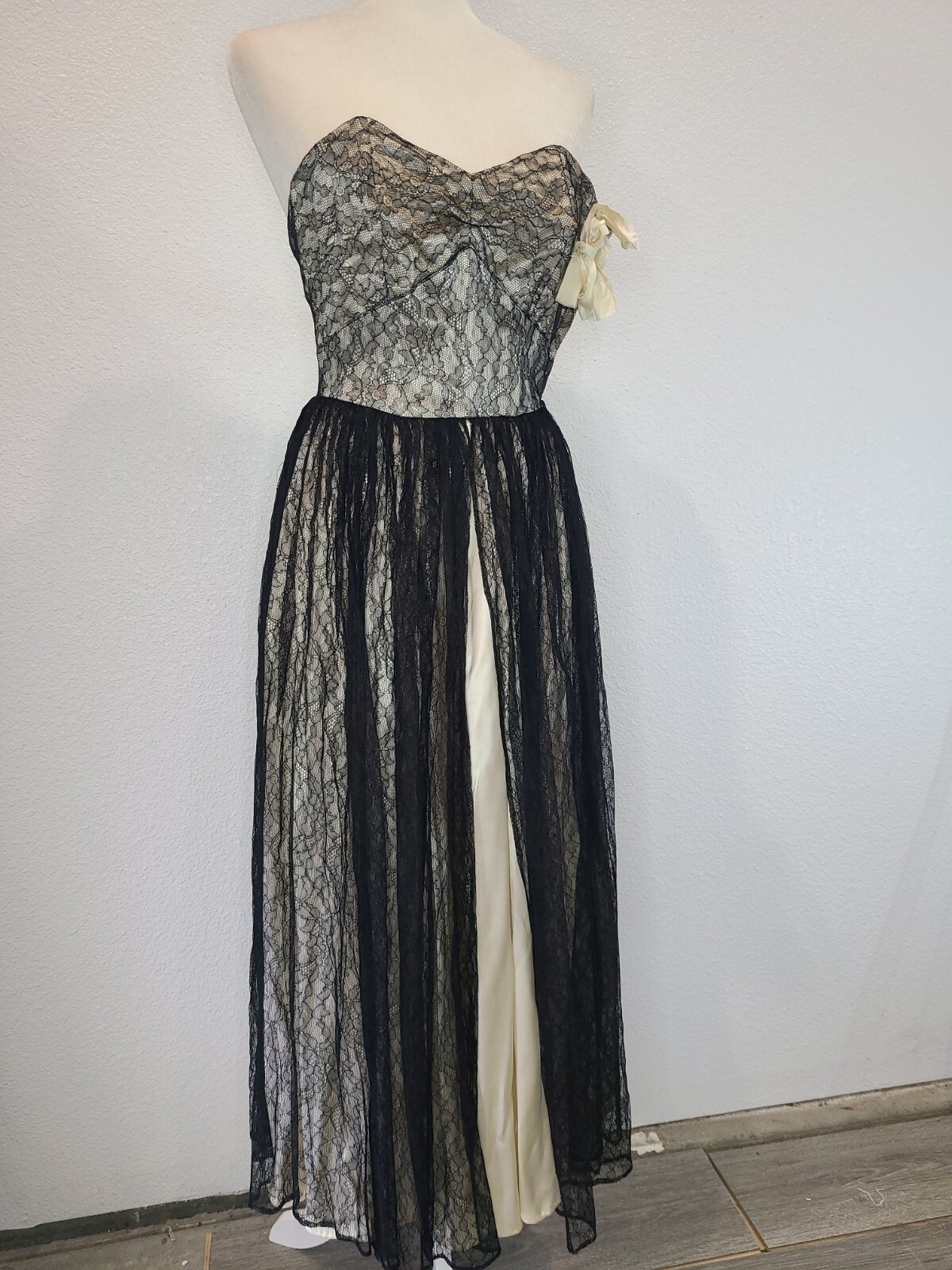 1940-50s Satin & Antique Lace Gown True Vintage OOAK XS, full skirt, metal zip