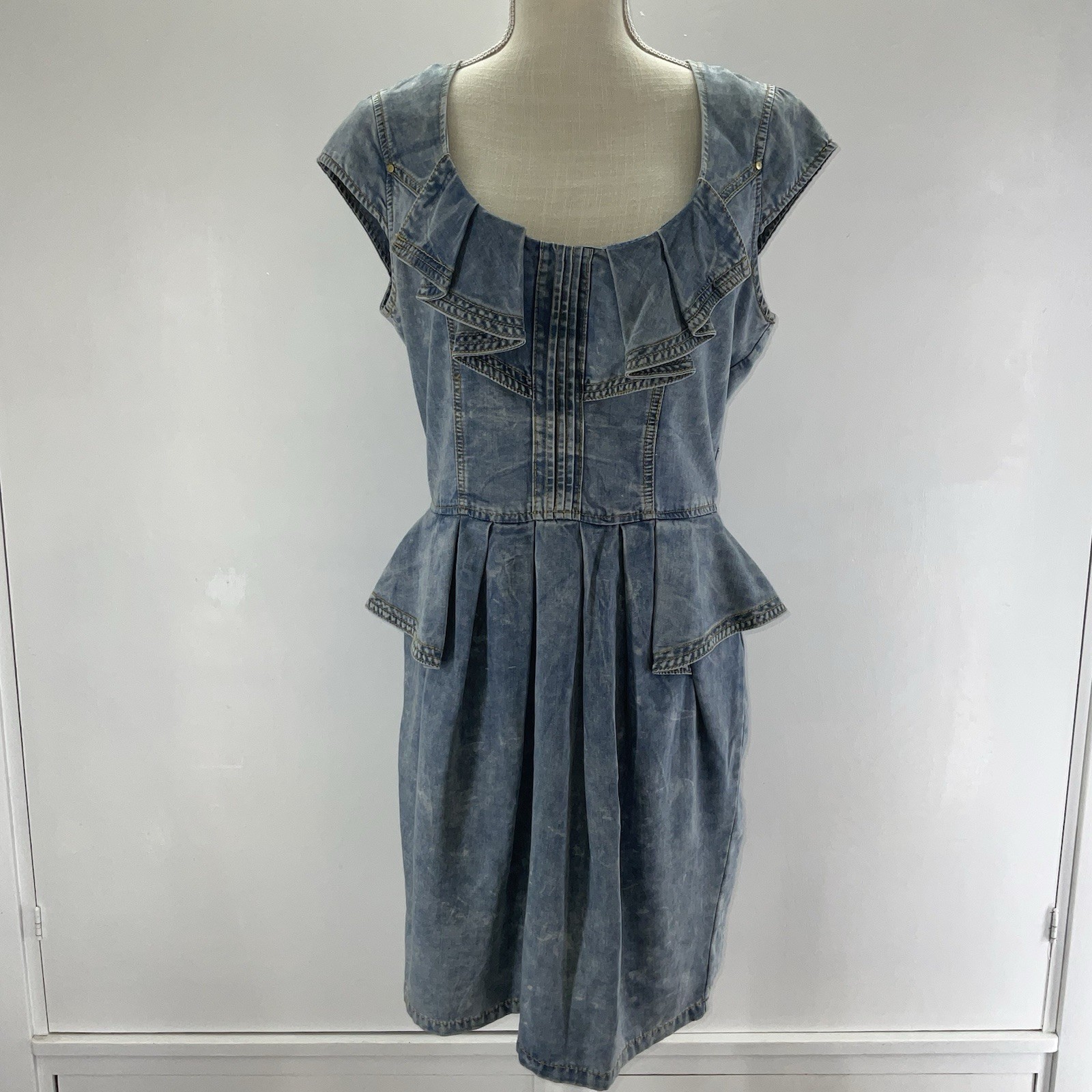 80s Vintage XOXO Denim Peplum Dress Acid Washed Cap Sleeves Ruffles Retro Rocker