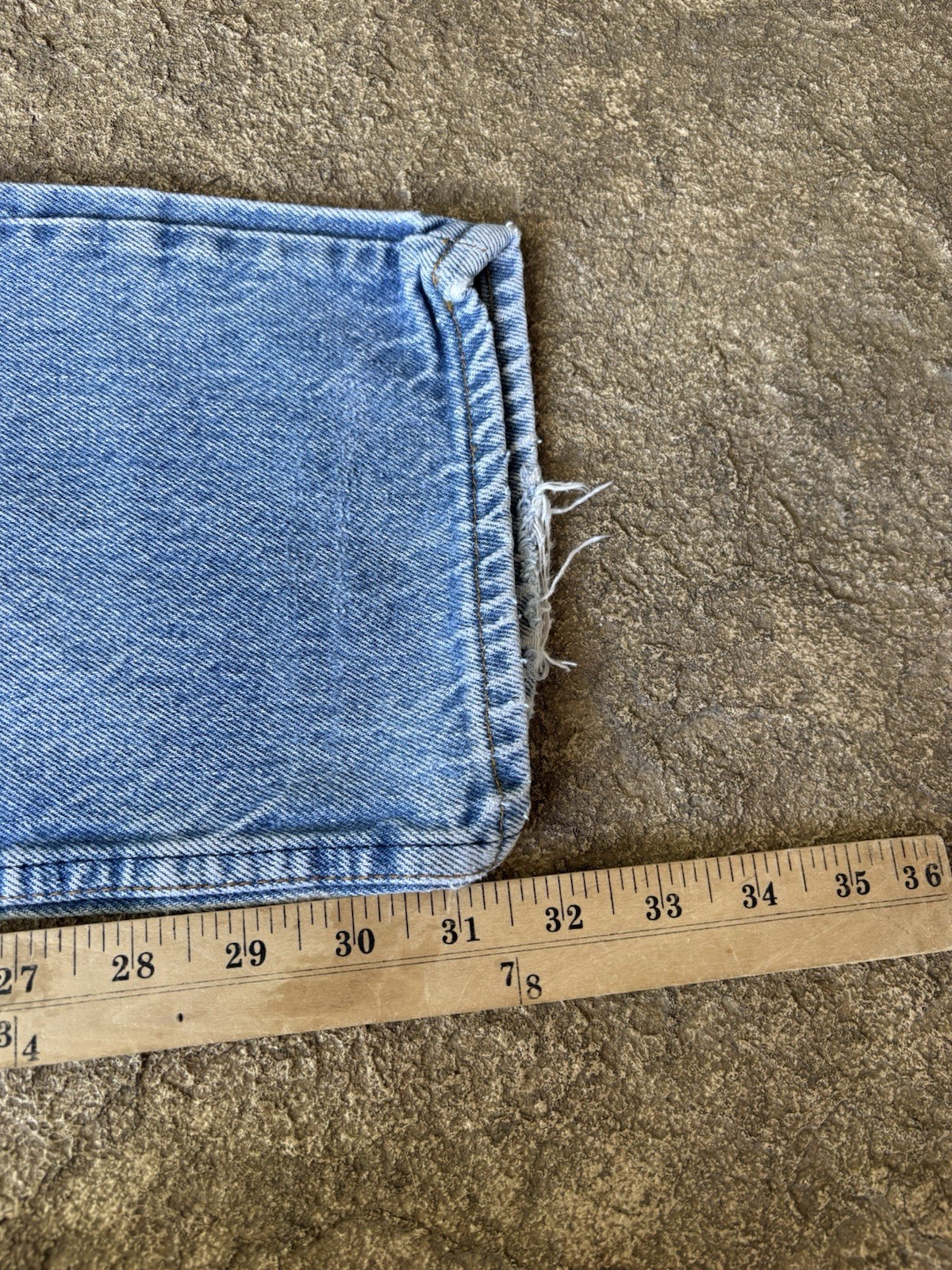 Vintage 70s 80s Women’s Levi’s 501 Jeans Button Fly blue Made in USA Size 26×32