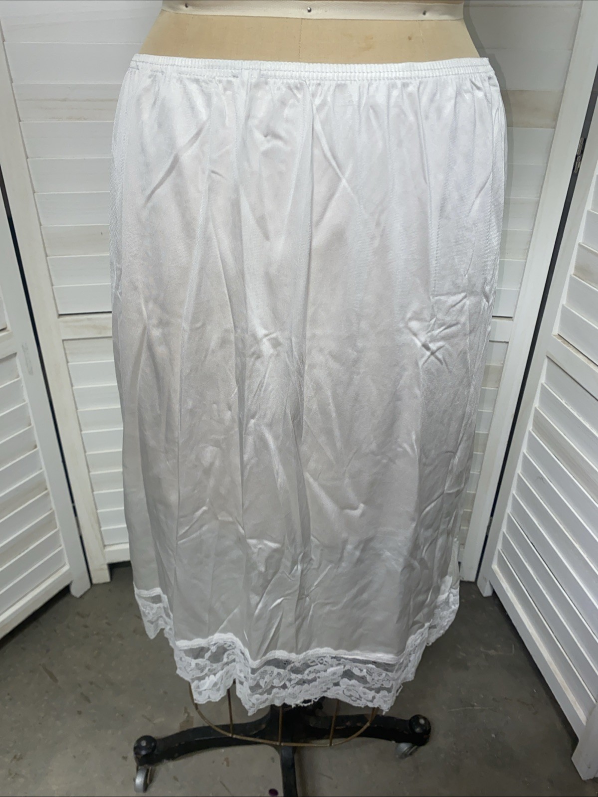 80s 90s Vassarette Half Slip Women’s X-Large 26″ Lace Trim Nylon USA Made