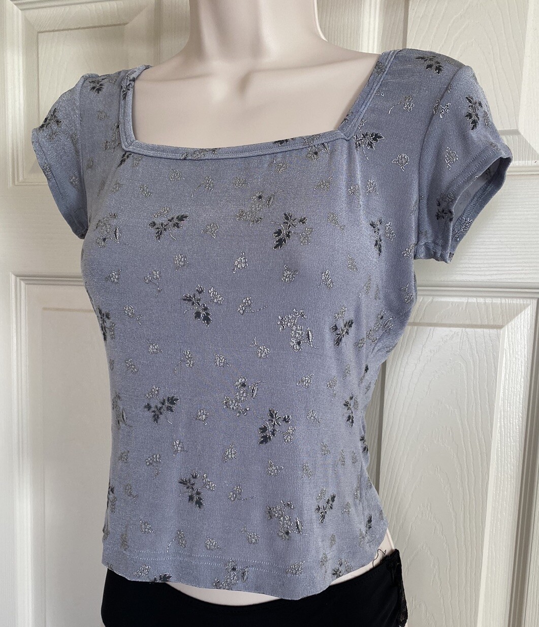 XOXO ~ Vintage 80’s 90’s ~ Gray Nylon Spandex Crop Top ~ Short Sleeves ~ Size M