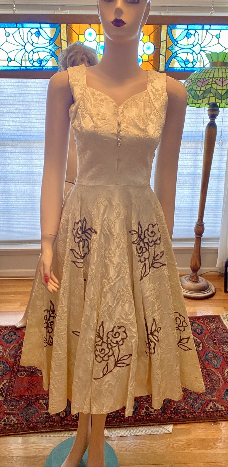 Vintage’50s Mid Century ivory brocade party dress w full skirt sequined flowers