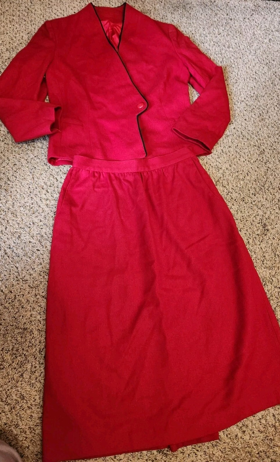 💥 Women’s Vintage Union 1960s Winkelmans Wool Suit Set Skirt Jacket Cherry Red