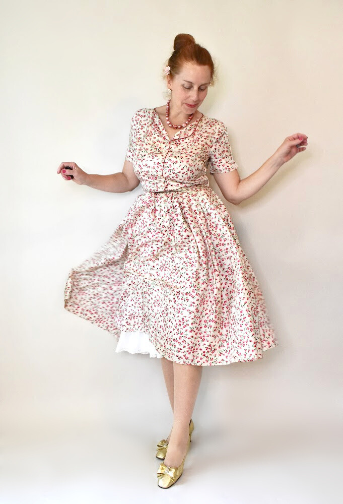 ~*Dreamy 1950s Silk Floral Print Day Dress by Vera Maxwell Sz M *~