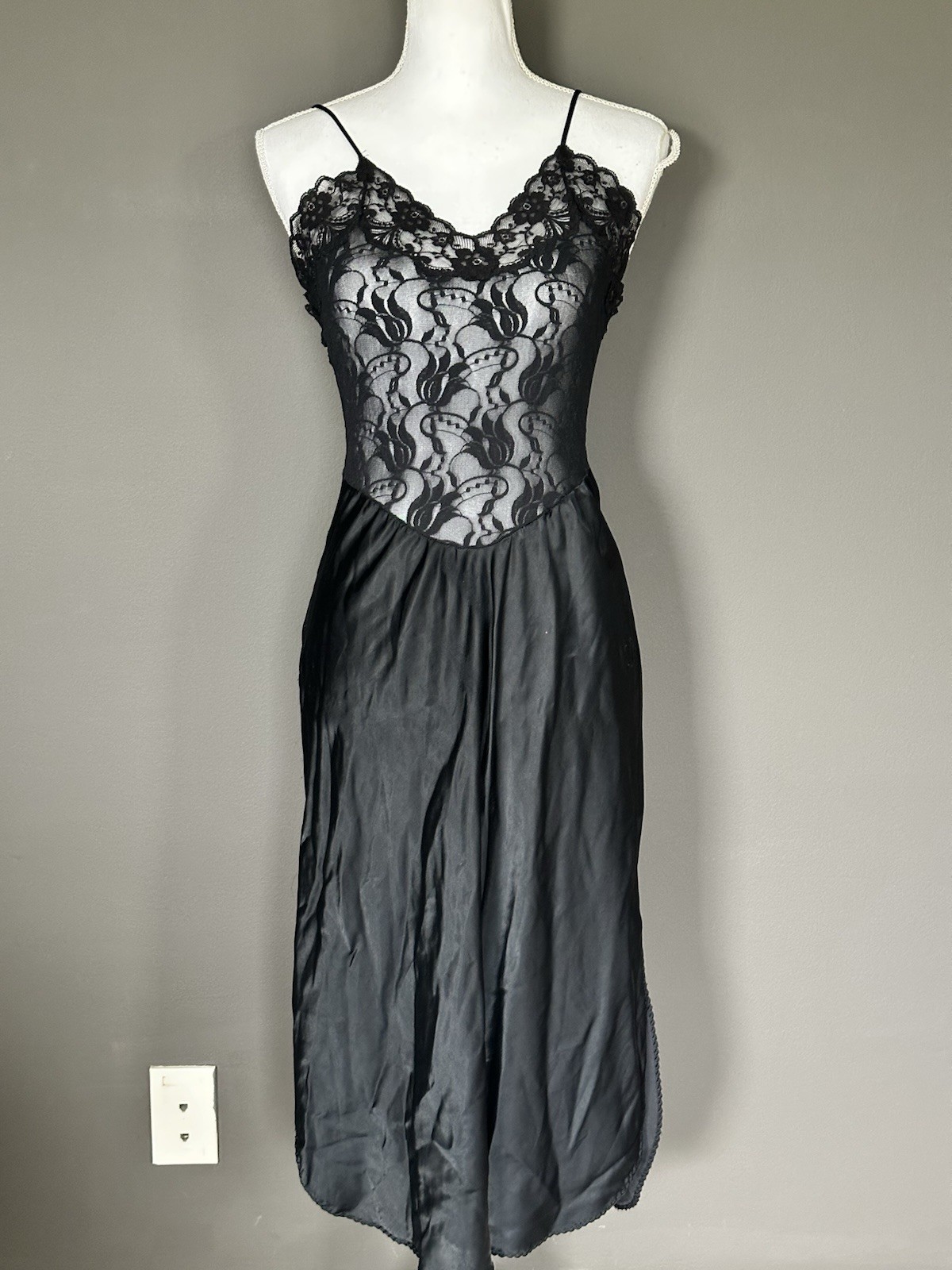 Vintage Lady Lynne Black Lace Top Solid Bottom Spaghetti Strap 70’s Sexy Modest