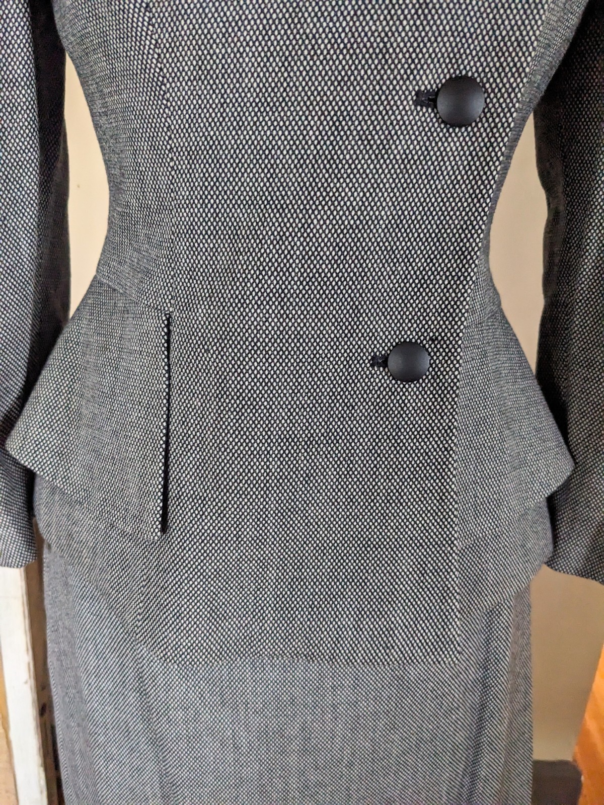 Vintage 1980s Herbert Grossman Skirt Suit Size 10 Black Gray Peplum USA ILGWU