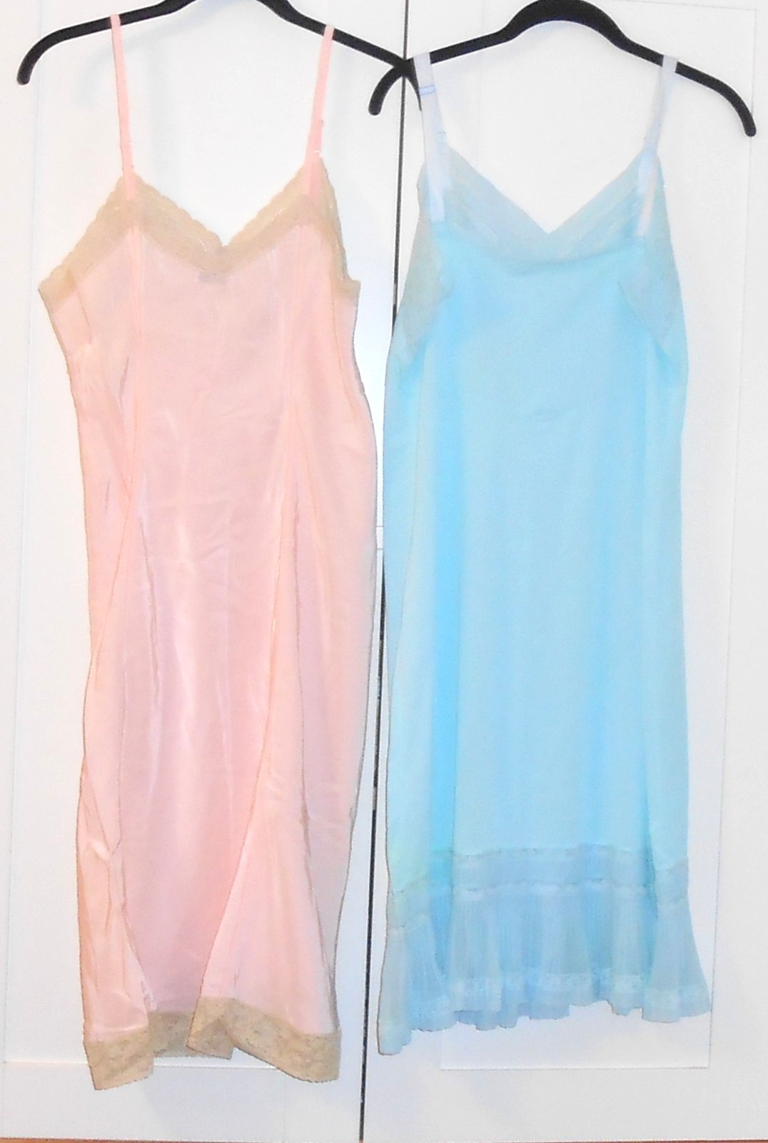 VINTAGE LOT OF 4 DIFFERENT FULL SLIPS – 1 WHITE / 1 YELLOW / 1 BLUE / 1 PINK