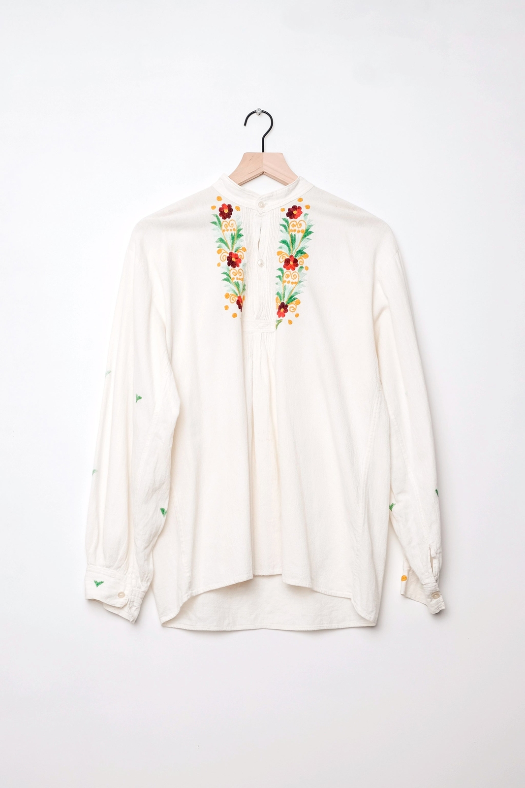 Vintage Floral Hand Embroidered White Gauzy Poet Blouse US 8 M, 70’s