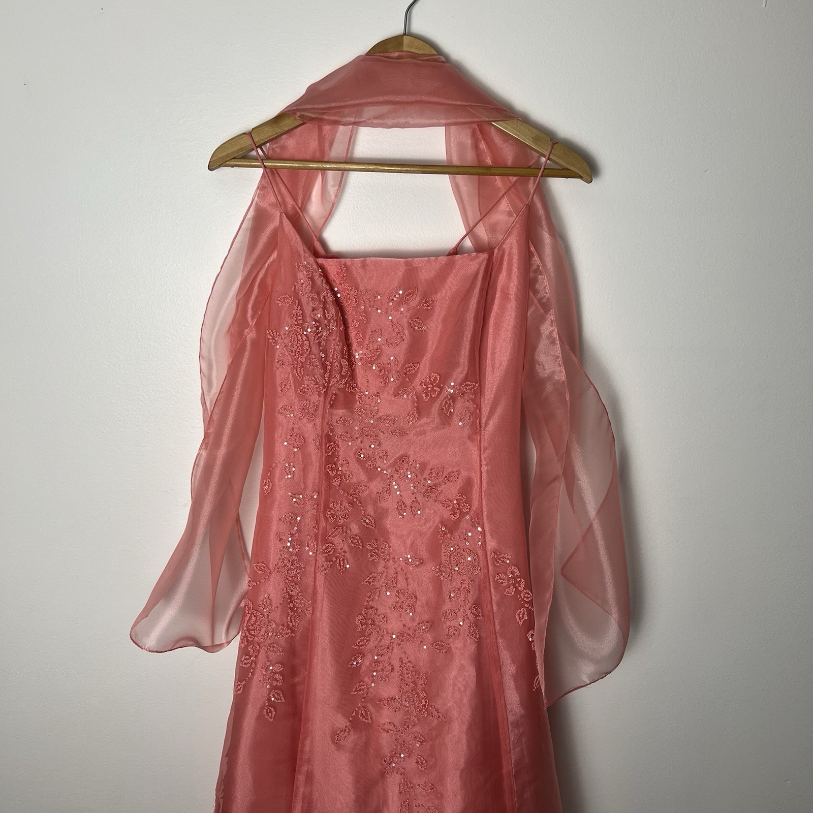 STUNNING VINTAGE Lets fashion pink peach beaded gown with shawl: Medium