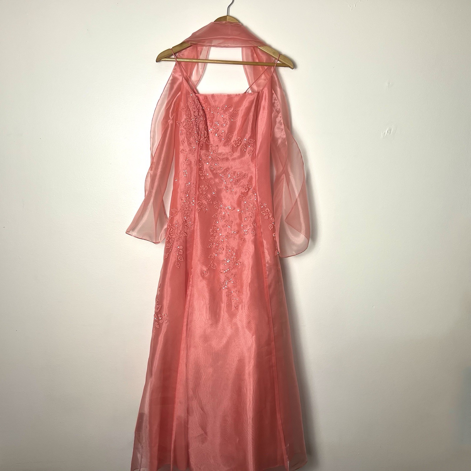 STUNNING VINTAGE Lets fashion pink peach beaded gown with shawl: Medium