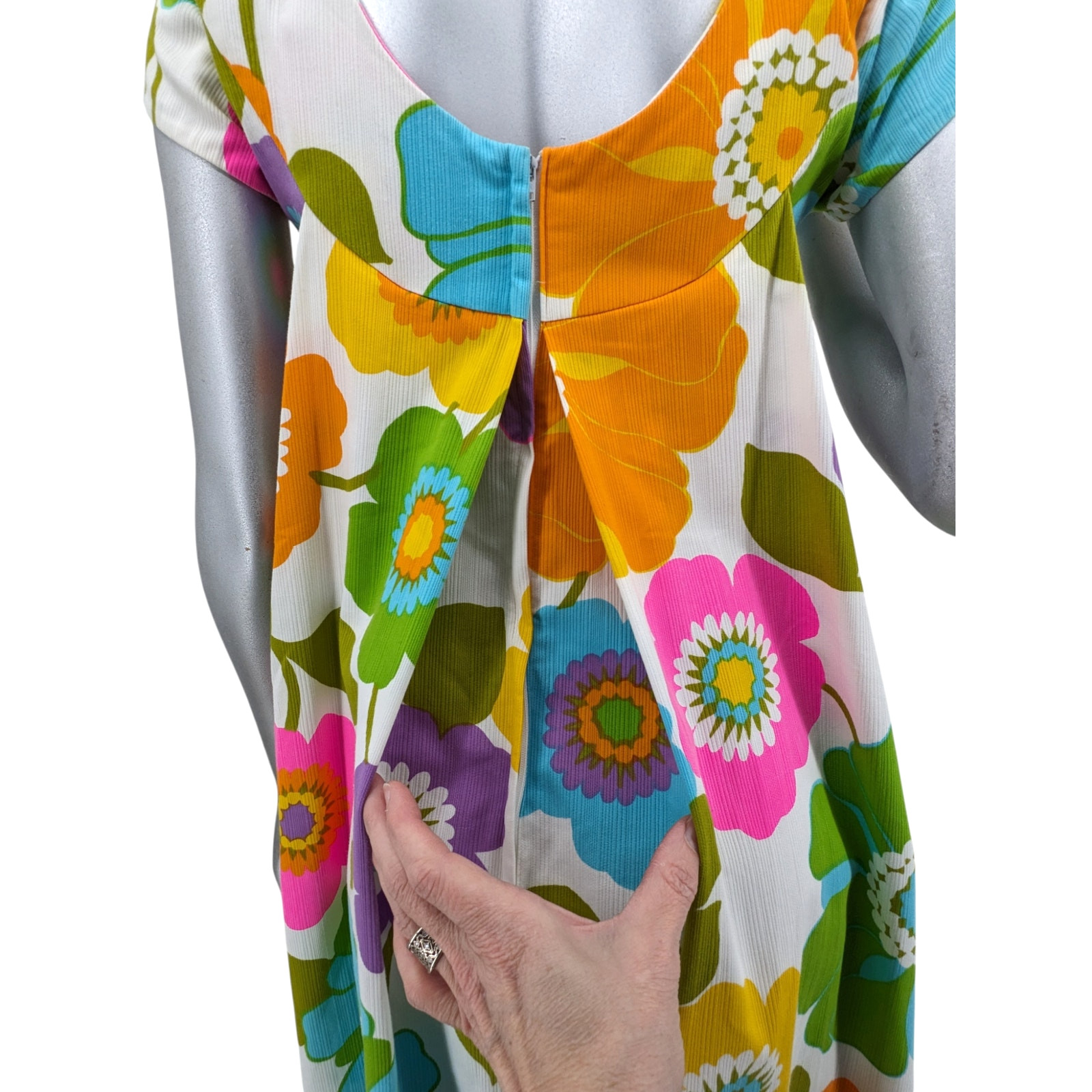 Vintage 1970’s WALTAH CLARKE’S Hawaiian Floral Waterfall Hostess Gown Maxi Dress