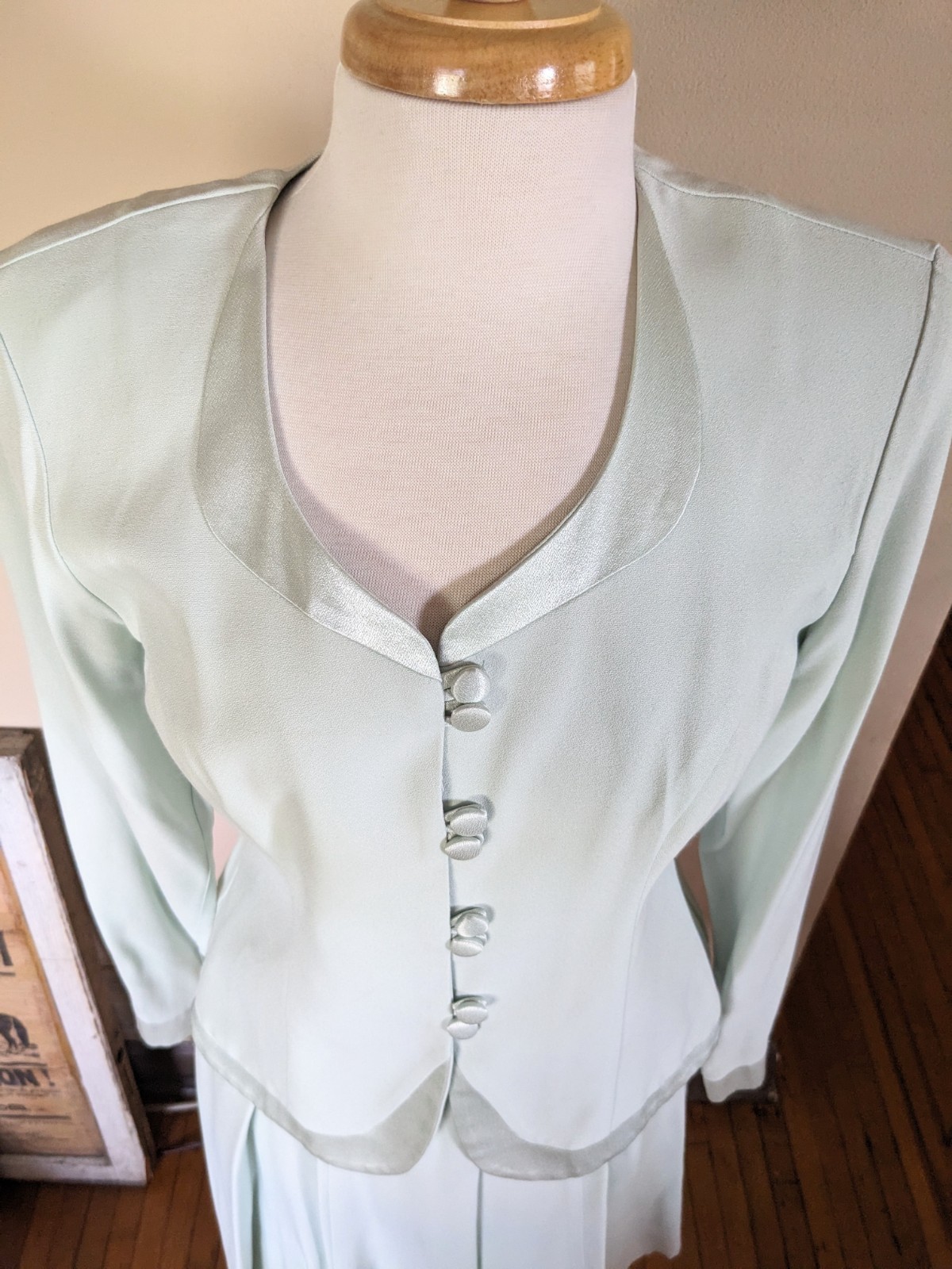 Vintage 80s Incite Mint Green Skirt Suit Size 6 Pleated Skirt V-Neck USA Made