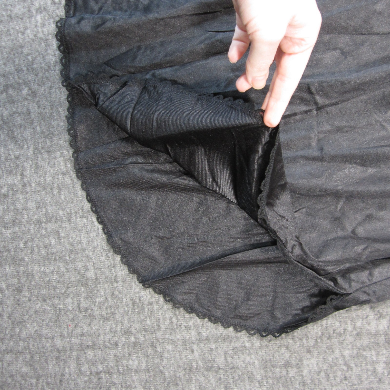 Vtg Warners Half Slip Skirt M Black Nylon Lace Trim Lingerie Sexy Witchy 80s USA
