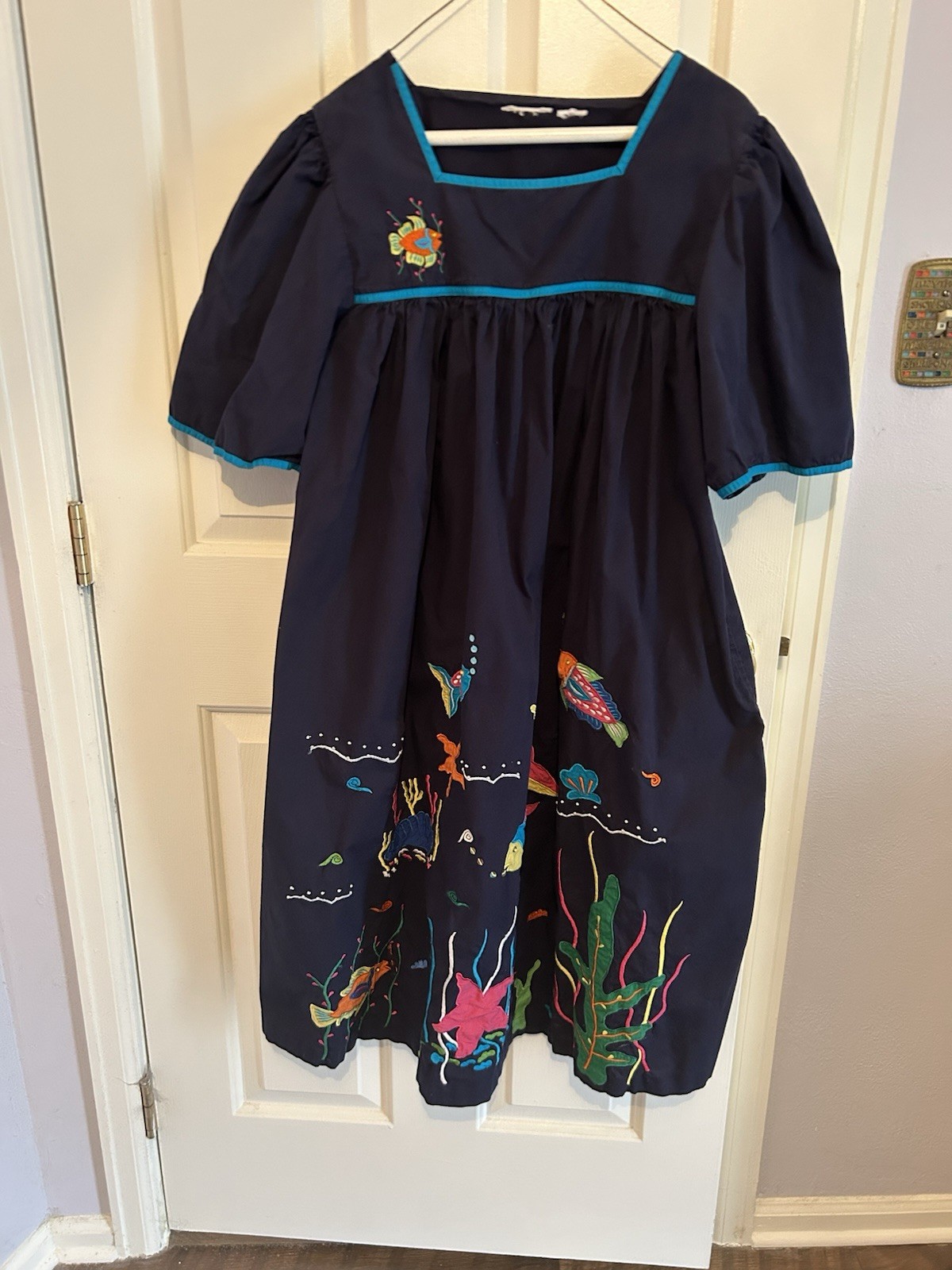 VINTAGE 1980’s1990’s MUUMUU EMBROIDERED OCEAN THEME HOUSE DRESS – XL AWESOME