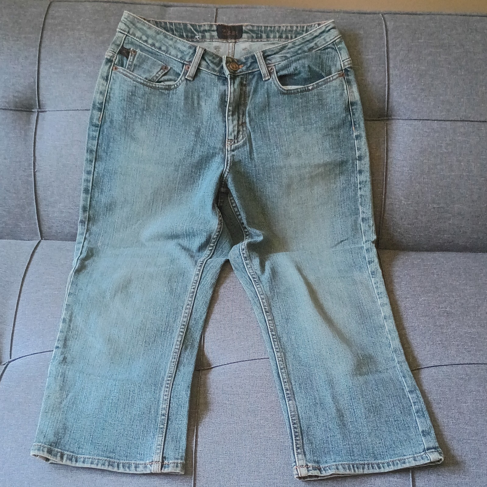Riders Women’s CapriBlue DenimJeans Solid Button Zip Machine Washable Cotton 5/6